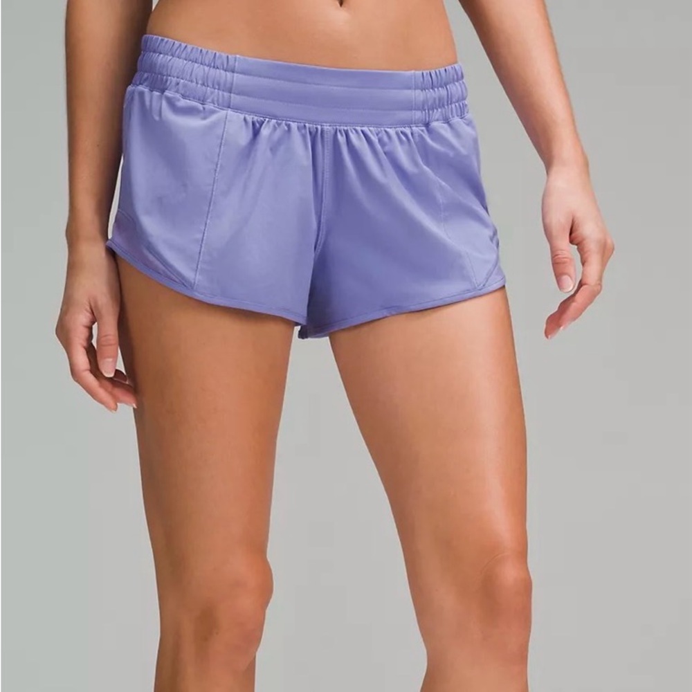Lululemon Hotty hot Low-rise lined short 2.5